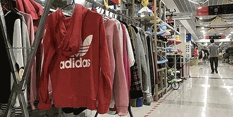 productos de exceso de existencias con logotipos